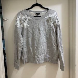 Grey sweatshirt with flowering detail